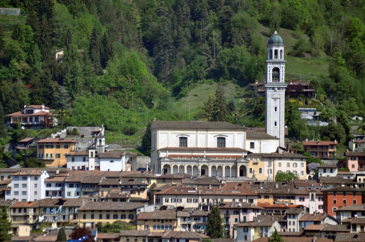 Conventi, chiese e il biscotto di clusone