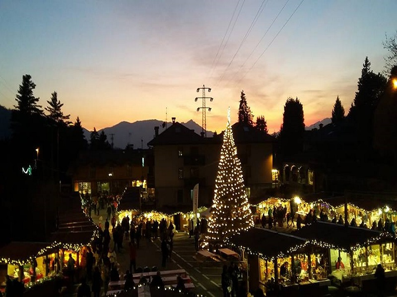 Albero Di Natale Yahoo.Mercatini Di Natale A Castione Della Presolana In Valseriana Bergamo