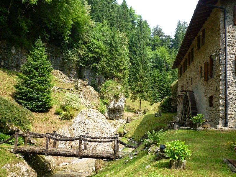 Alla-scoperta-del-borgo-di-Rusio-della-Chiesa-di-San-Pedèr-e-della-Valle-dei-Mulini