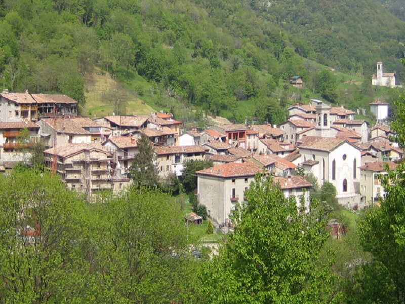 thumbnail Olera, la bellezza di un borgo medievale