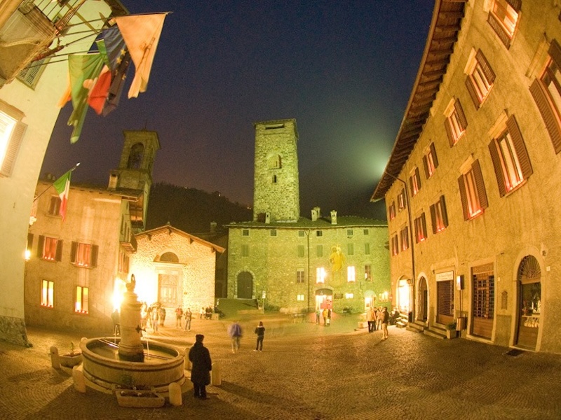 thumbnail Notte romantica e inaugurazione di “Gromo si mostra”